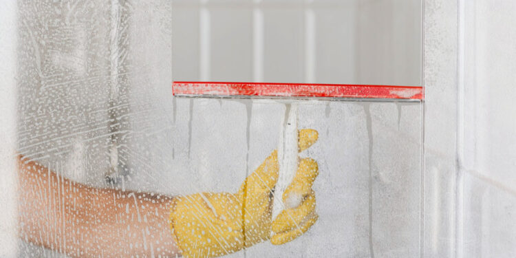 Badezimmerfliesen und Fugen