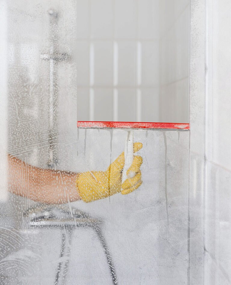 Badezimmerfliesen und Fugen